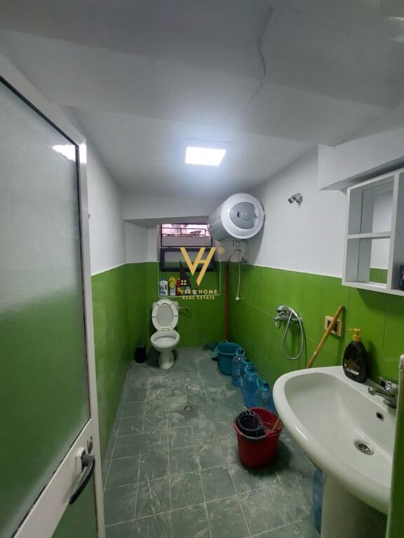 JEPET APARTAMENT 2+1 ME QERA TE BLVD.ZOGU I PARE 45.000 LEKE