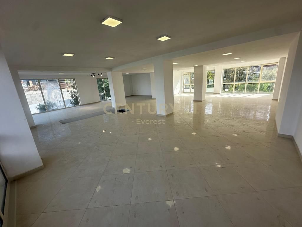 NEW BOULEVARD, COMMERCIAL SPACE FOR RENT