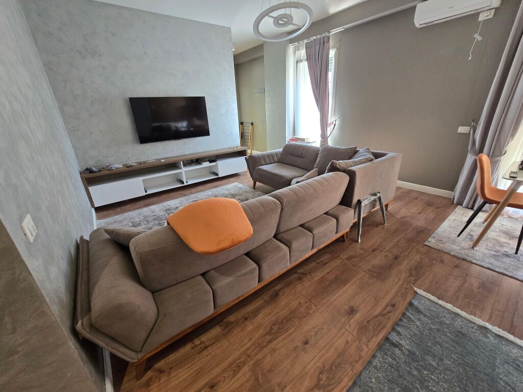 Apartament 1+1 me Qira Bulevardi Zogu I Tirane