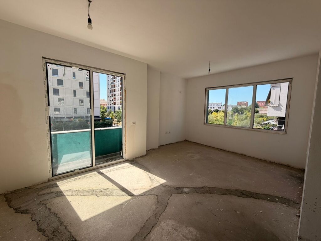 Shitet apartament 1+1, 64.5 m², kati 2 – Rruga Kongresi i Manastirit (te SHISH-i)