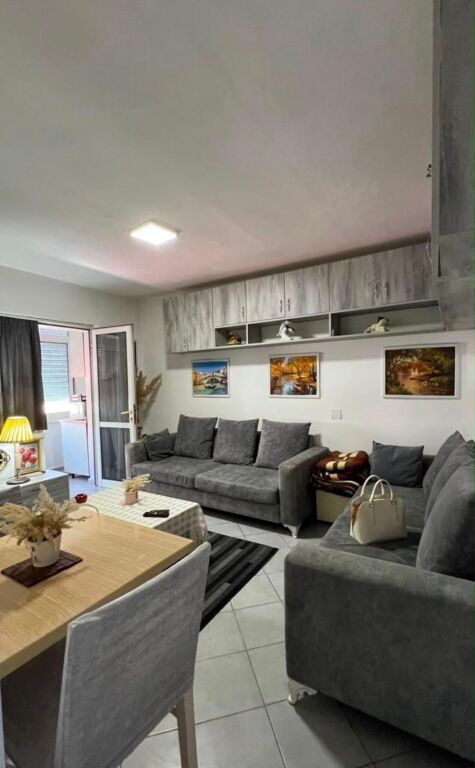 Brryl, jepet me qira apartament 1+1!