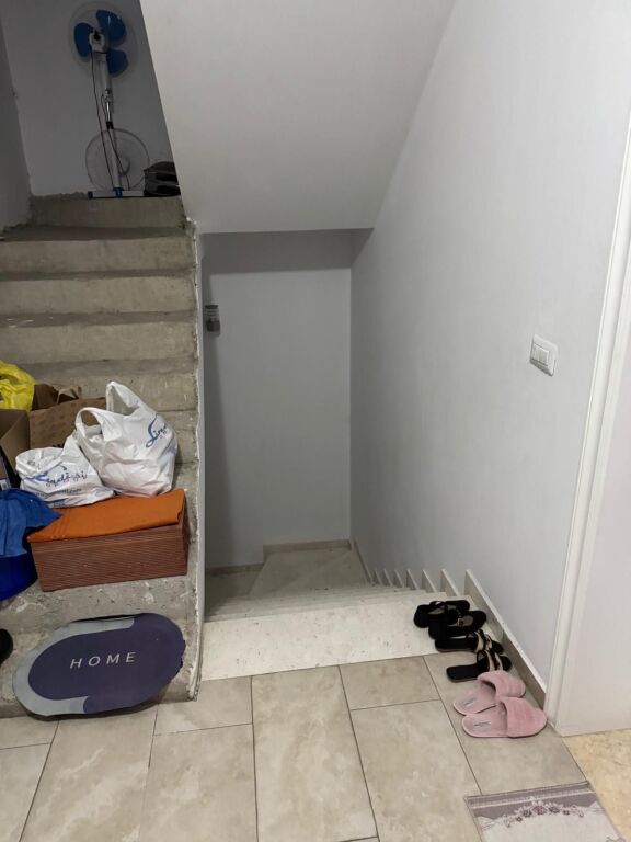 Shitet Apartament 2+1
