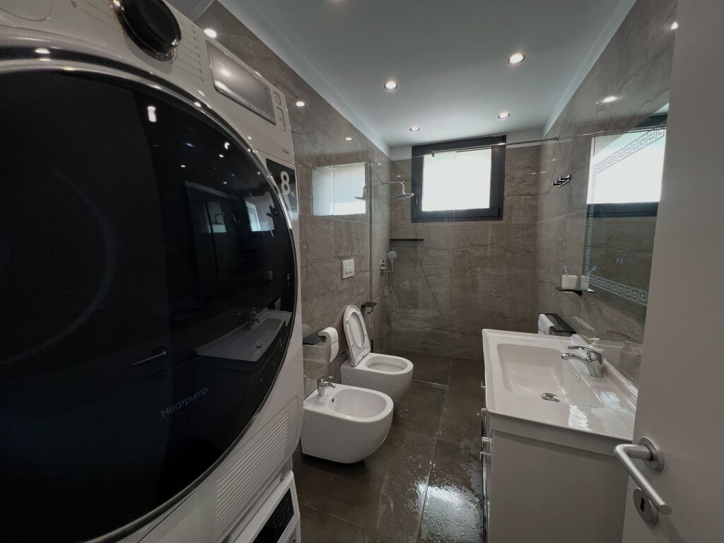 JEPET ME QIRA | APARTAMENT 2+1 ME KOPSHT – PRANË TEG