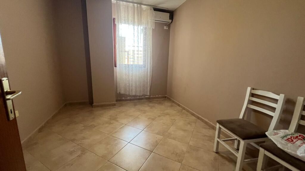 JEPET ME QIRA AMBIENT ZYRE – BULEVARDI ZOGU I
