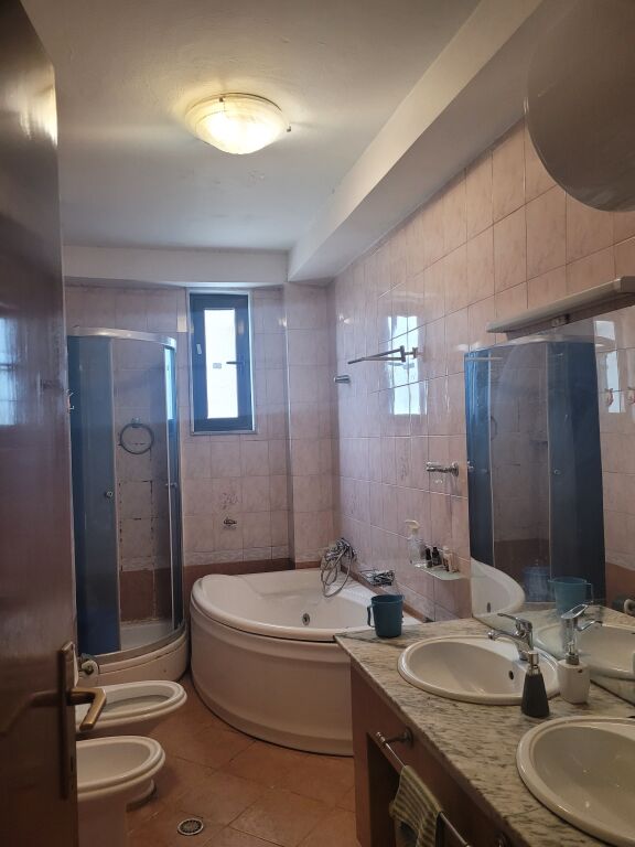 SHITET SUPER APARTAMENT  3+1– PRANË PRESIDENCËS