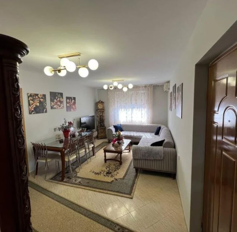 Apartament 2+1 me qira te Xhamlliku, pranë Sheshit Shtraus – 550 €