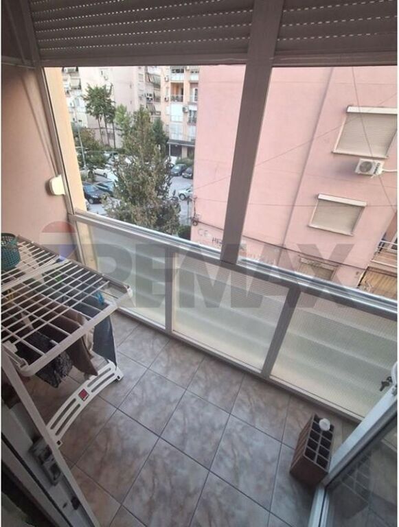 🏠 Shitet apartament 1+1 tek Blloku Gintash, Laprakë.