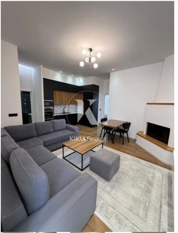 2+1, 12th floor elevator, commune of Paris, 850 thousand lek
