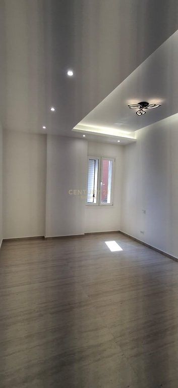 Rruga E Kosovareve - Jepet Zyre E Investuar 110m2 3 Ambjente Pune