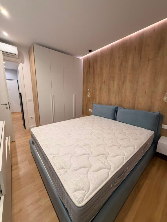 Jepet apartament 1+1 me qira tek Rruga e Kosovareve .