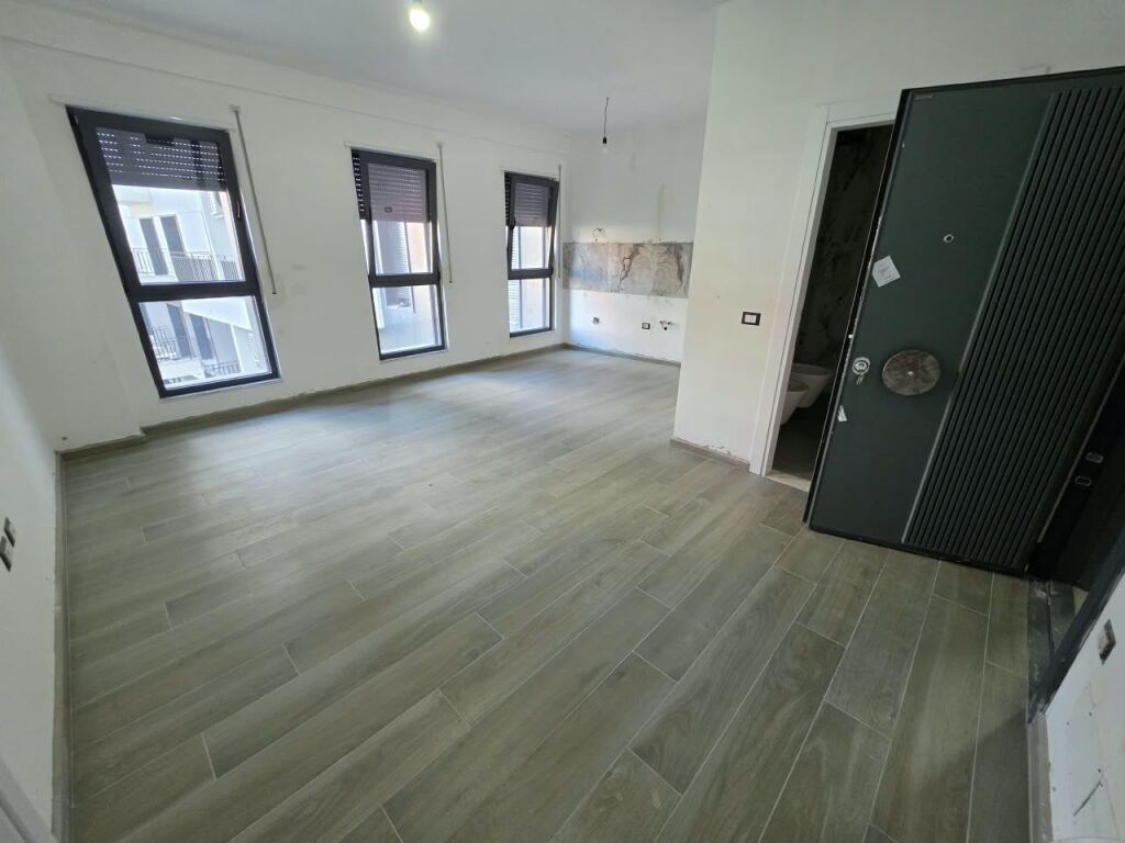 🏡 JEPEN ME QIRA 3 APARTAMENTE 1+1 – BULEVARDI I RI 📍rruga Filip JANO  45000 LEKE