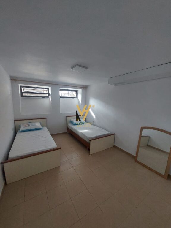 JEPET APARTAMENT 2+1 ME QERA TE BLVD.ZOGU I PARE 45.000 LEKE