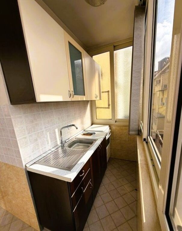 Apartament 1+1 Per Qira Te Rruga e Durresit