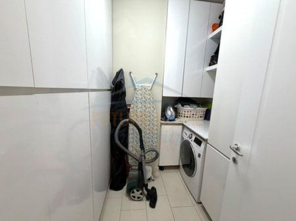 Shitet, Apartament 2+1+2+Depo, Rezidenca Ambasador 2, Tiranë.