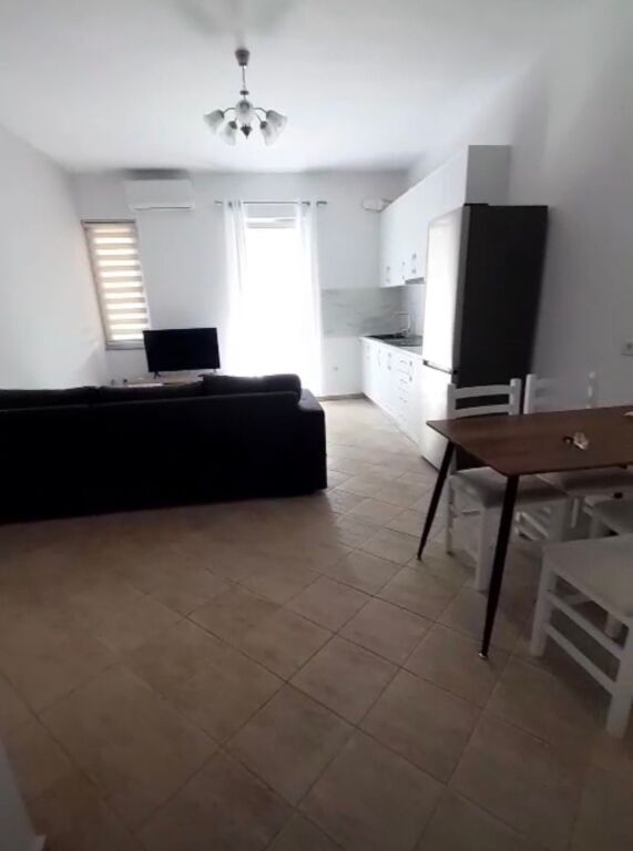 📣 AFFITTO Appartamento 2+1 📍 Vicino a 21-Dhjetori, Dietro Square 21 ✨