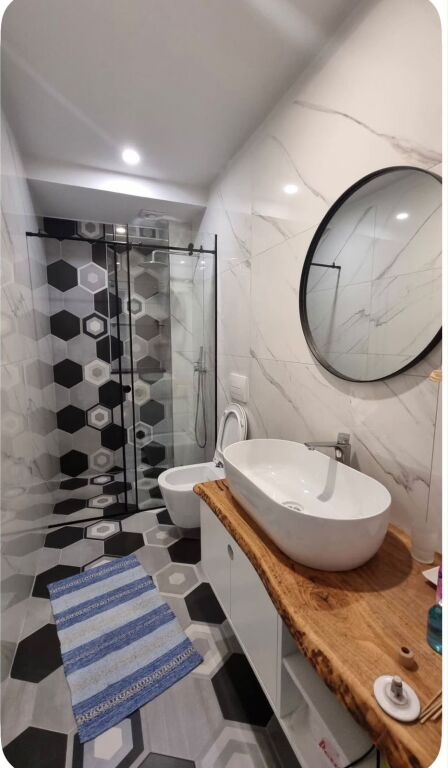 Jepet me qira apartament 1+1 tek Rruga e Kavajes