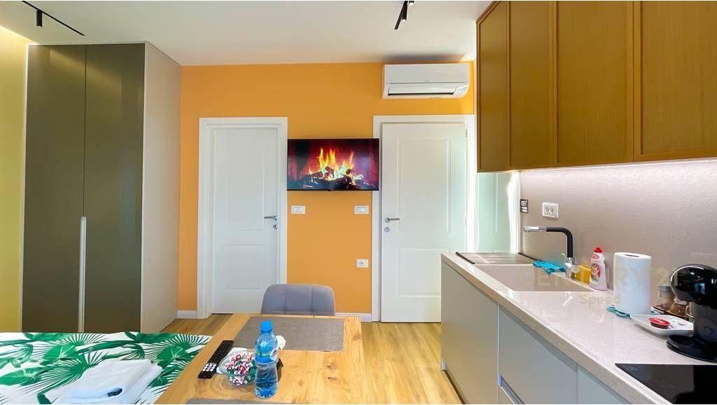 APARTAMENT 2+1 PËR SHITJE ME PAMJE NGA DETI – DY NJËSI FUNKSIONALE