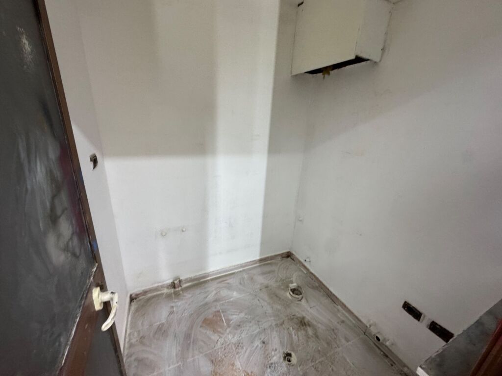 🏢 JEPET ME QIRA AMBIENT BIZNESI  📍 Bulevardi Zhan D’Ark, përballë Maternitetit “Koço Gliozheni”  💰 Çmimi: 1,300 €/muaj  