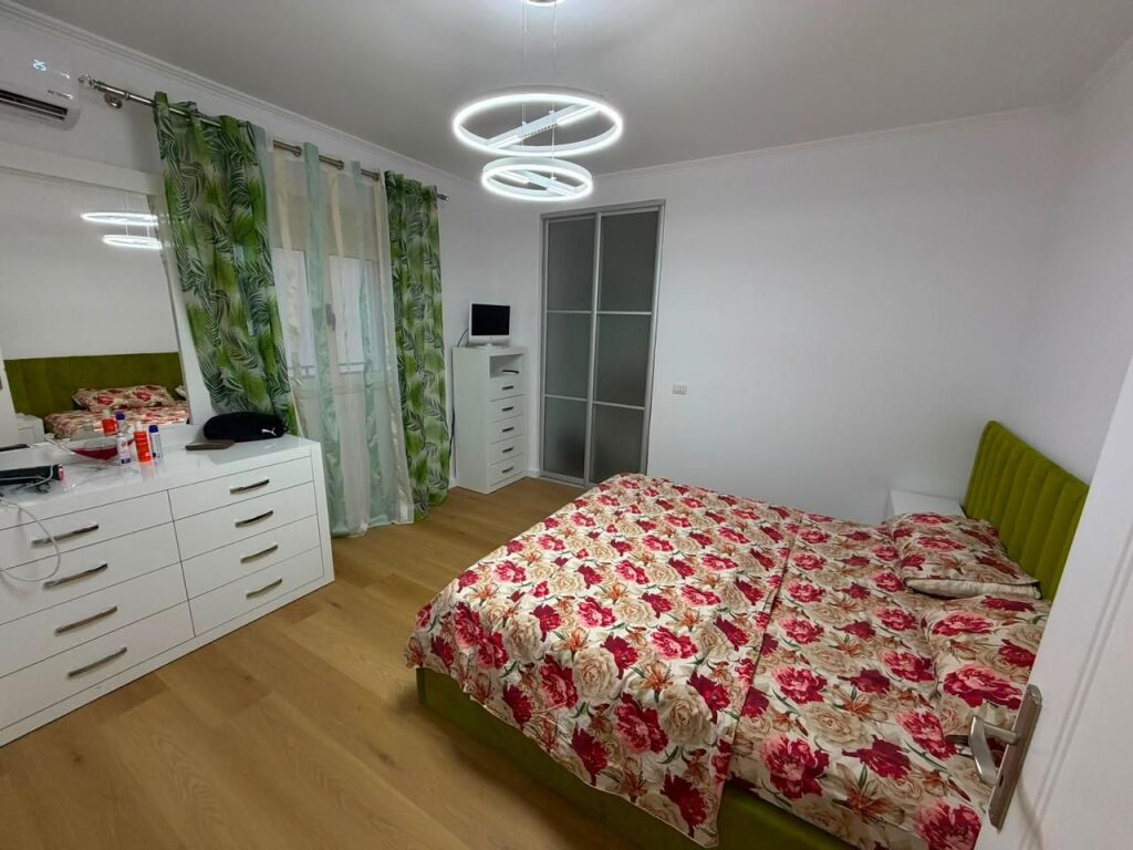 APARTAMENT 2+1+2WC DHE 2 BALLKONE ME QERA AFATGJATE - STADIUMI, VLORE