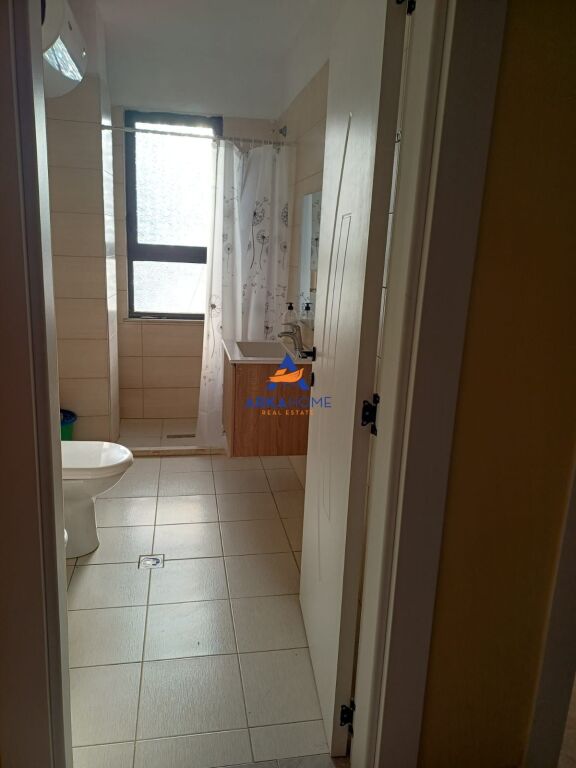JEPET APARTMENT ME QERA 2+1+BALLKON "PALLATI ME SHIGJETA" 75.000 LEKE