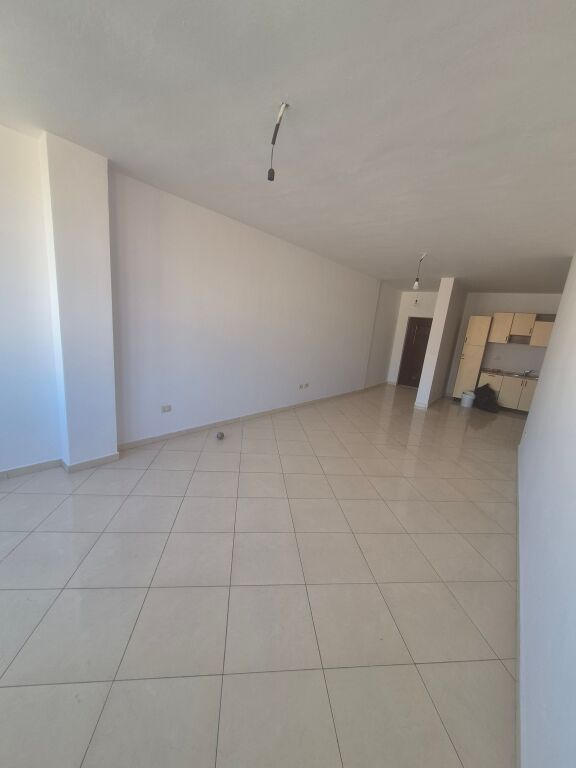 Jepet me qera Apartament 2+1+2 ne Astir
