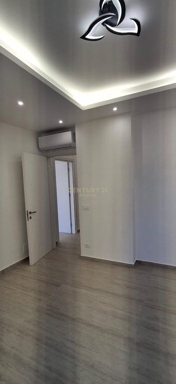 Rruga E Kosovareve - Jepet Zyre E Investuar 110m2 3 Ambjente Pune