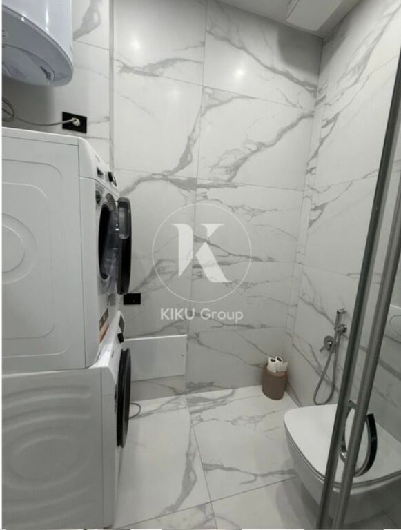 2+1, 12th floor elevator, commune of Paris, 850 thousand lek