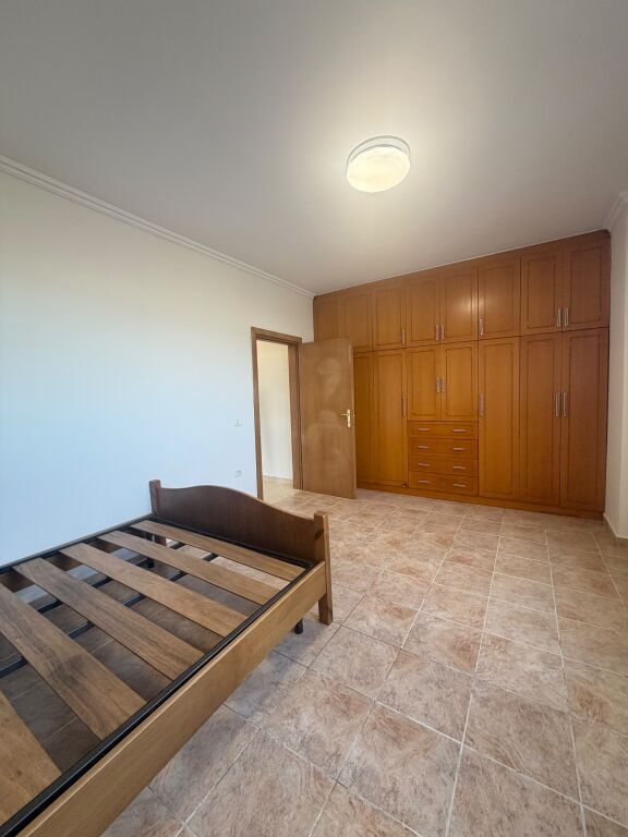 Apartament 2+1 me qera Selit ( prane Unazes) !
