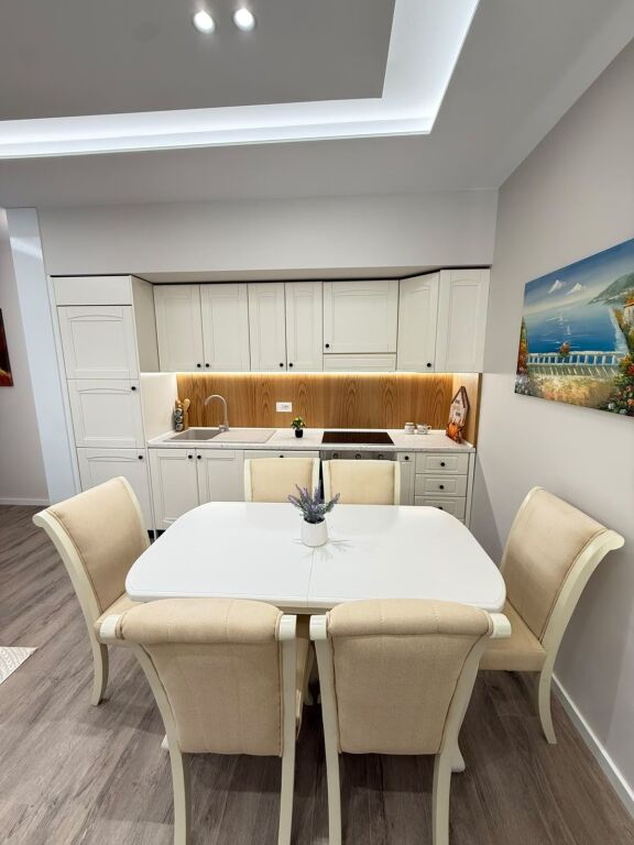 Shitet apartament 1+1 tek Pelikani