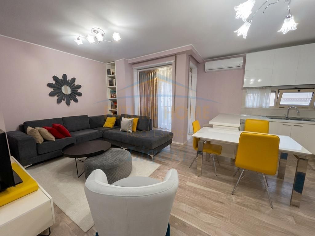 Shitet Apartament 2+1+2+Verande tek Kristal Center