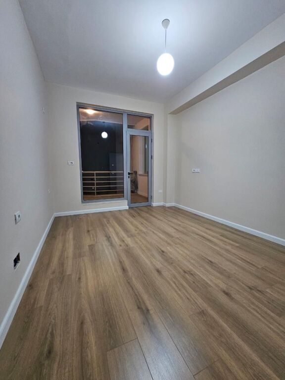 Apartament 1+1 per shitje, Rr e Kavajes, perballe Delijorgjit!
