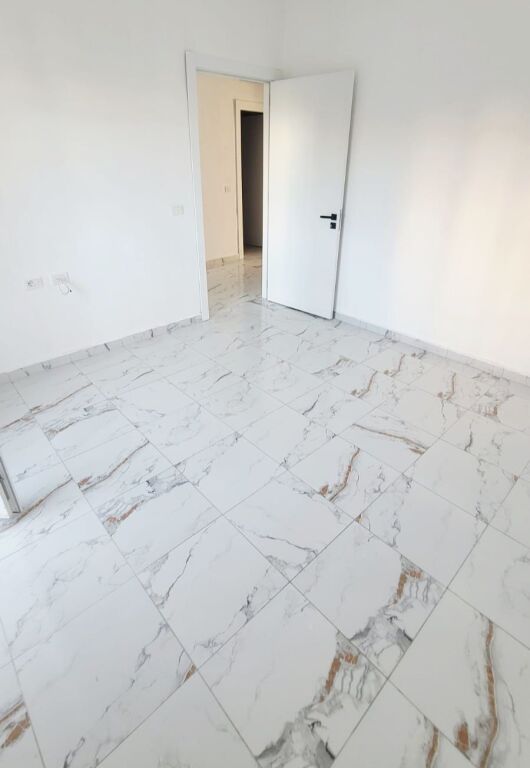 Kavaje, SHITET APARTAMENT 1+1 pallat ri me ashensor