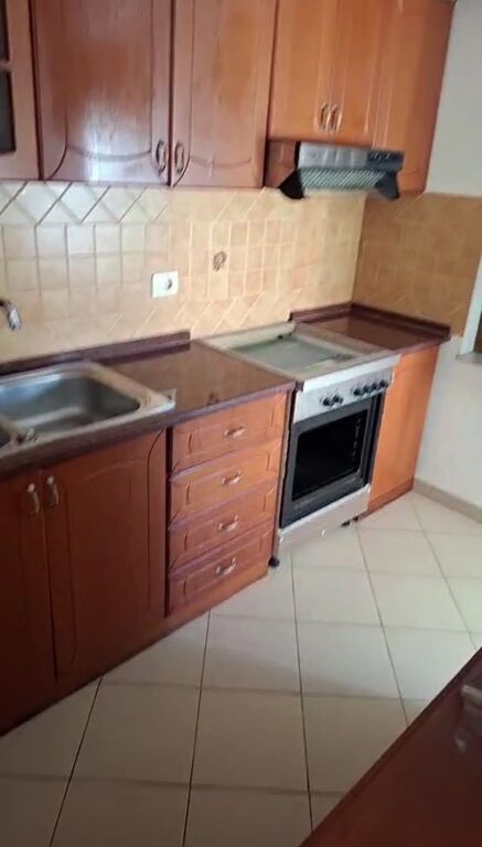 Jepet apartament 2+1 me qira tek Qyteti Studenti , Rruga Bajram Allaraj .