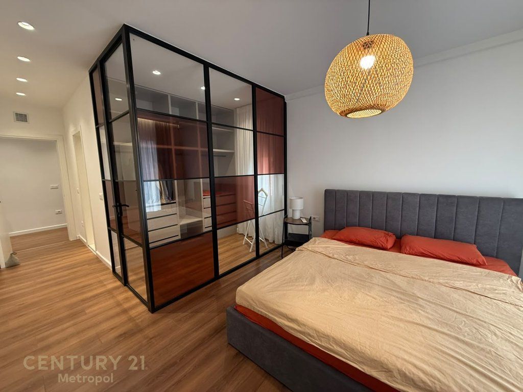 PENTHOUSE PËR SHITJE KOPSHTI BOTANIK - PRANË KODRËS SË DIELLIT 1!