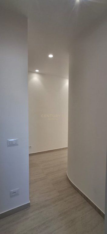 Rruga E Kosovareve - Jepet Zyre E Investuar 110m2 3 Ambjente Pune