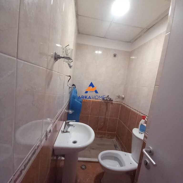 JEPET APARTAMENT ME QERA 2+1 "YZBERISHT, TEK NELA 6" 55.000 LEKE