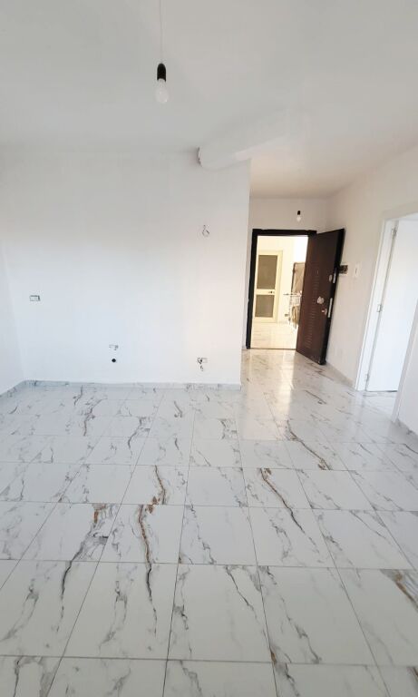 Kavaje, SHITET APARTAMENT 1+1 pallat ri me ashensor
