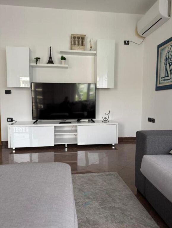 Jepet me qera apartament 1+1 | Bllok