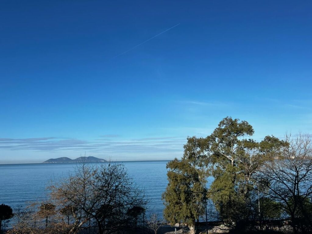 APARTAMENT 2+1 ME FULL PAMJE DETI ME QERA AFATGJATE - LUNGOMARE, VLORE