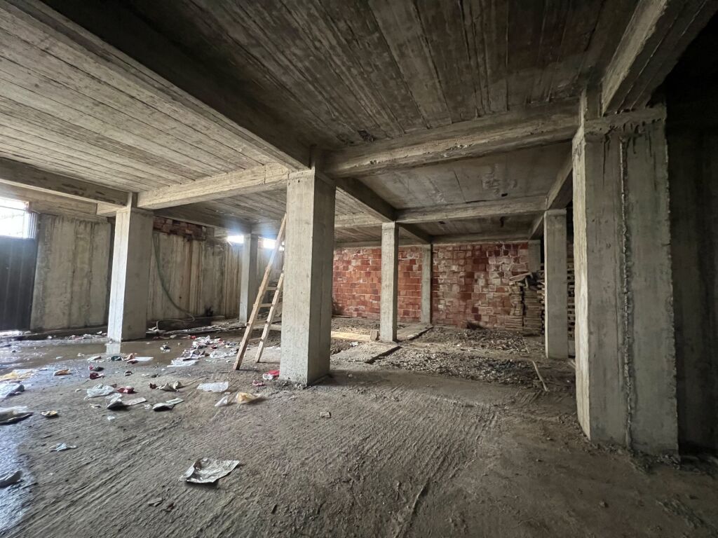 🏢 AMBIENT KOMERCIAL PËR SHITJE – TRESHI