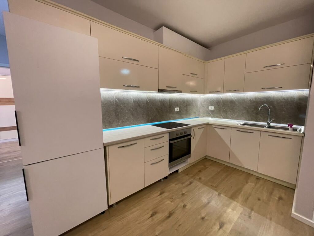 Apartament 2+1 per qira tek Kompleksi Kontakt tek Ish-Parku.
