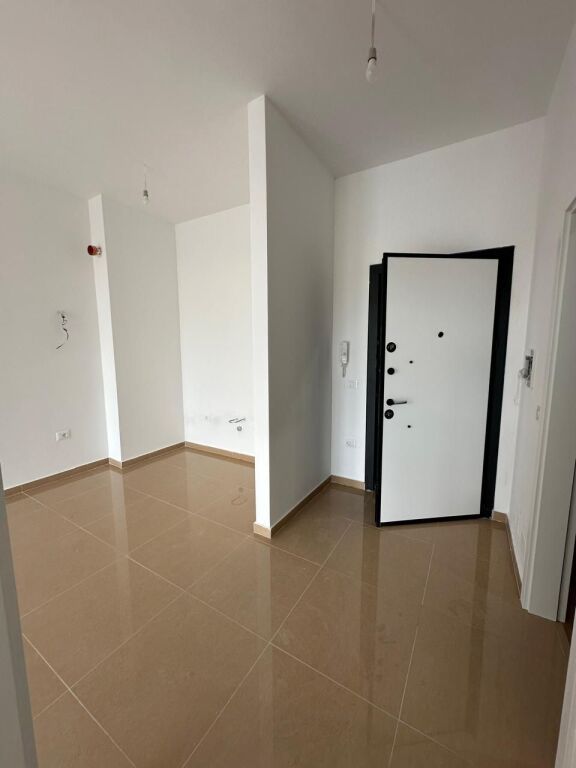 Rent | Ambjent Biznesi | Bulevardi i Ri | 600 €/month