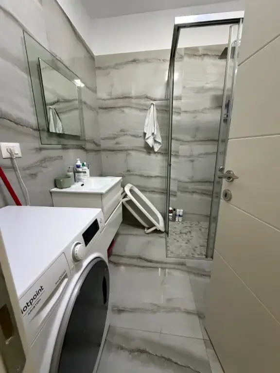 Rent | Apartament 2 + 1 | Rruga e Dibrës | 1000 €/month