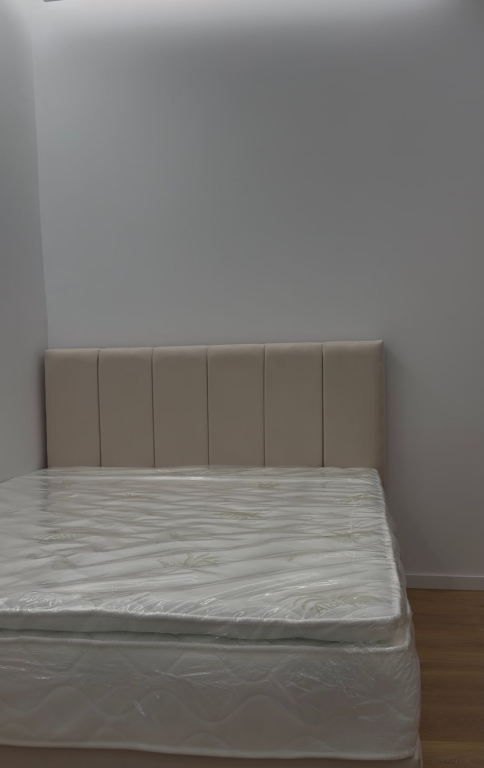 Shitet apartament 1+1 në Komunën e Parisit.