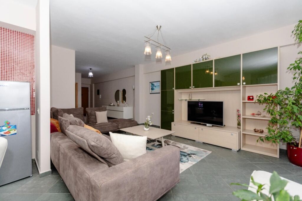 APARTAMENT 2+1+2 TUALETE ME PAMJE DETI ME QERA AFATGJATE - LUNGOMARE, VLORE