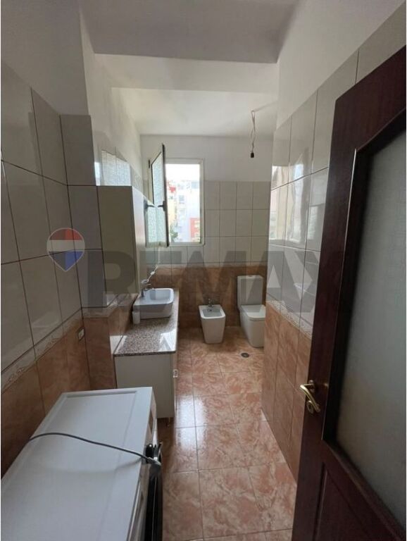 Apartament - Për Qira - Kodra e Diellit, Tiranë