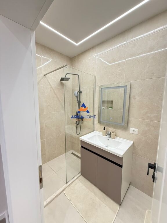 SHITET APARTAMENT 1+1+BALLKON "PRANE HOTEL PELIKAN,DURRES" 125.000 EURO
