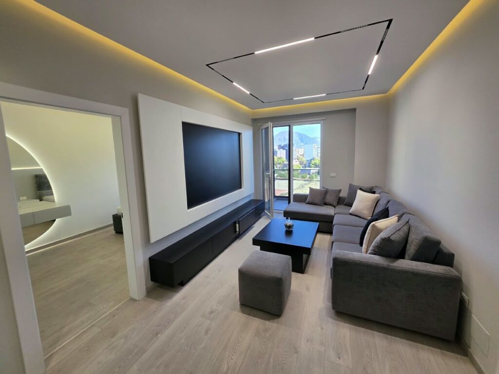 🏡 APPARTAMENTO 2+1 + CAMERA ARMADIO + PARCHEGGIO IN AFFITTO 🏡  📍 Indirizzo: Don Bosko, vicino a Vizion Plus💰 Prezzo: 120.000 lekë/mese