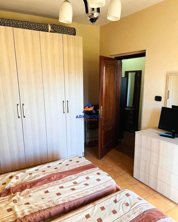 JEPET SHTËPI ME QERA 2+1 + 2 BALLKONE " RRUGA QEMAL STAFA " 50.000 LEKË