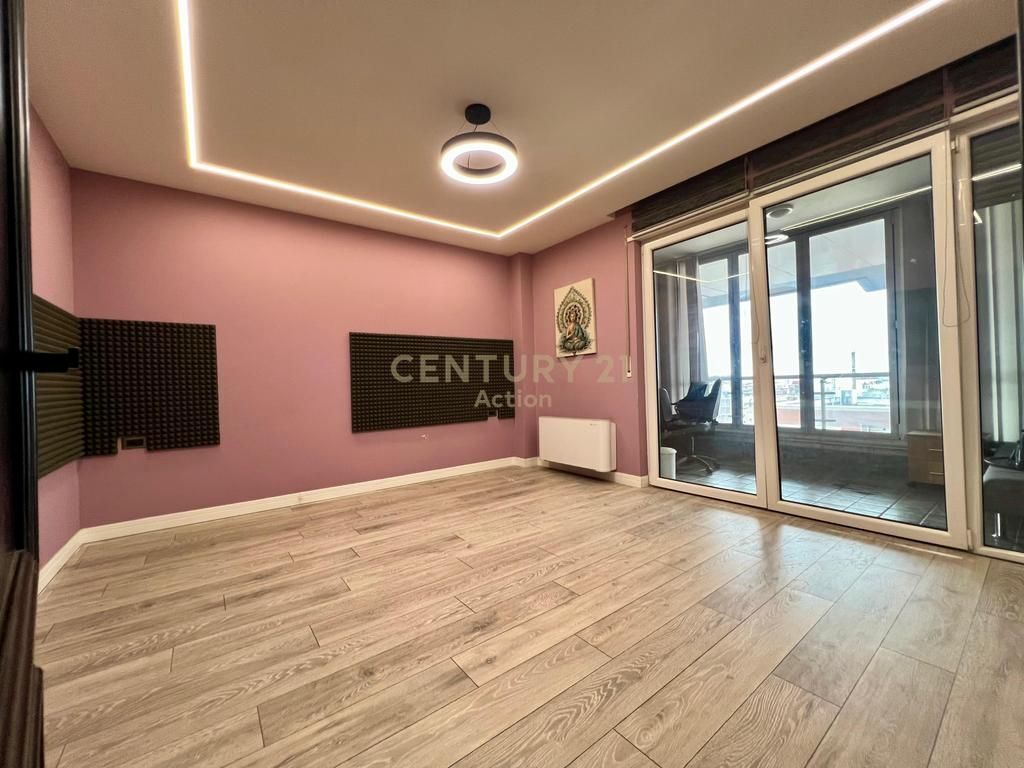 QIRA, ZYRË MODERNE - 📐 180 M2 me POST PARKIMI &amp; PAMJE, PORCELAN‼️ 1,600 € /Muaj